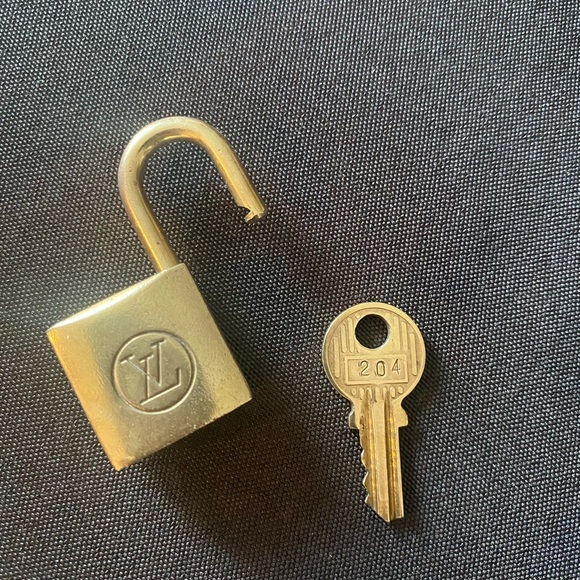 LV Lock #204 - Picture 1 of 8
